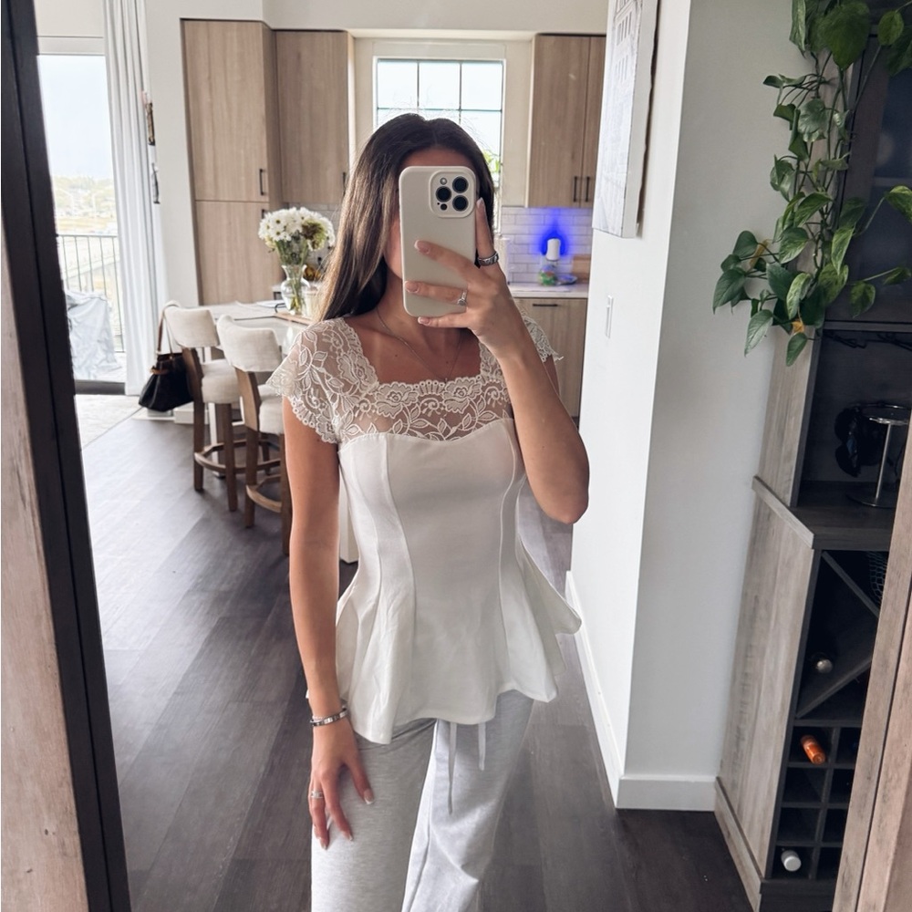 Finesse White Lace Accent Women's Blouse (Size Medium)